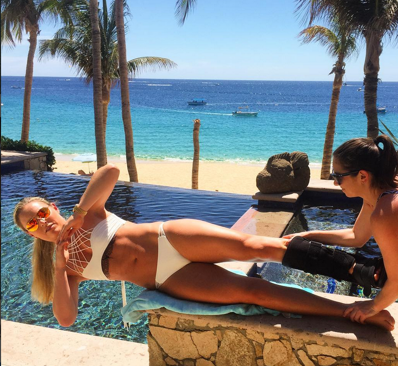 The Grind: An old-fashioned Love story, Paulina's new pics & Tiger...