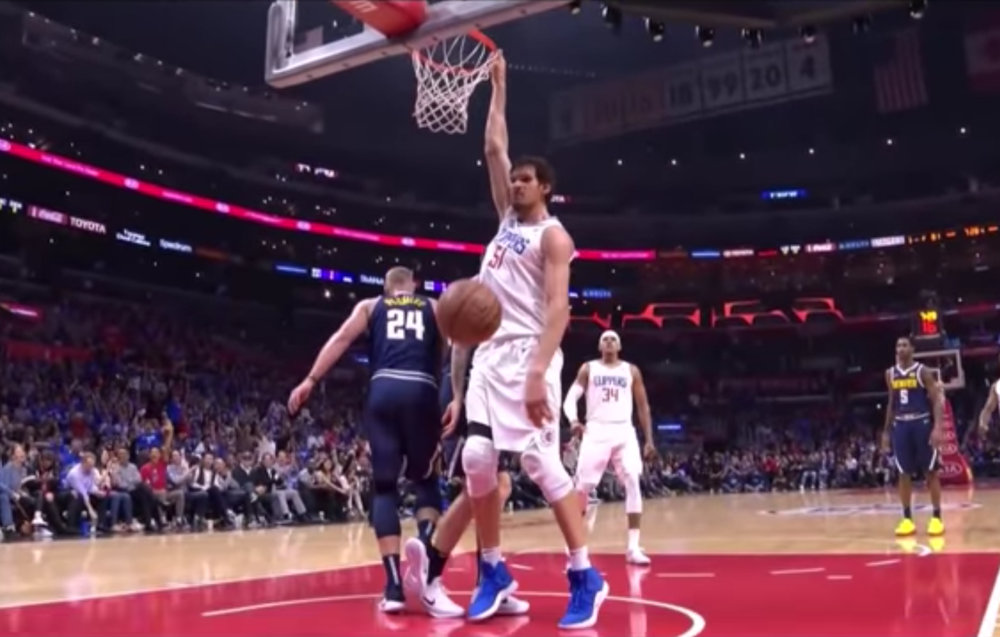 Watch Clippers monster Boban Marjanovic 