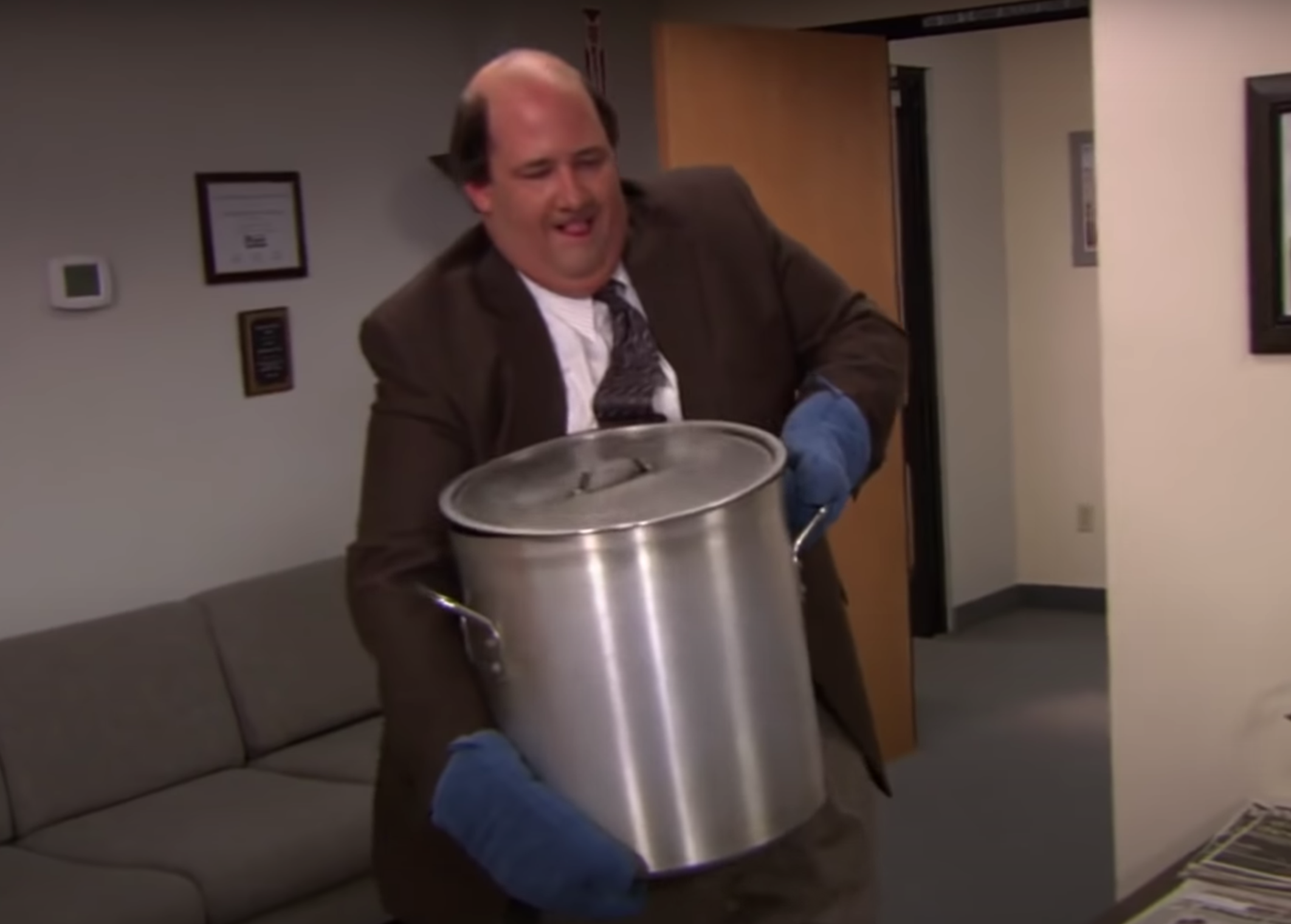 Kevin from 'The Office' did the famous chili scene in one take, is a legend  | This is the Loop 