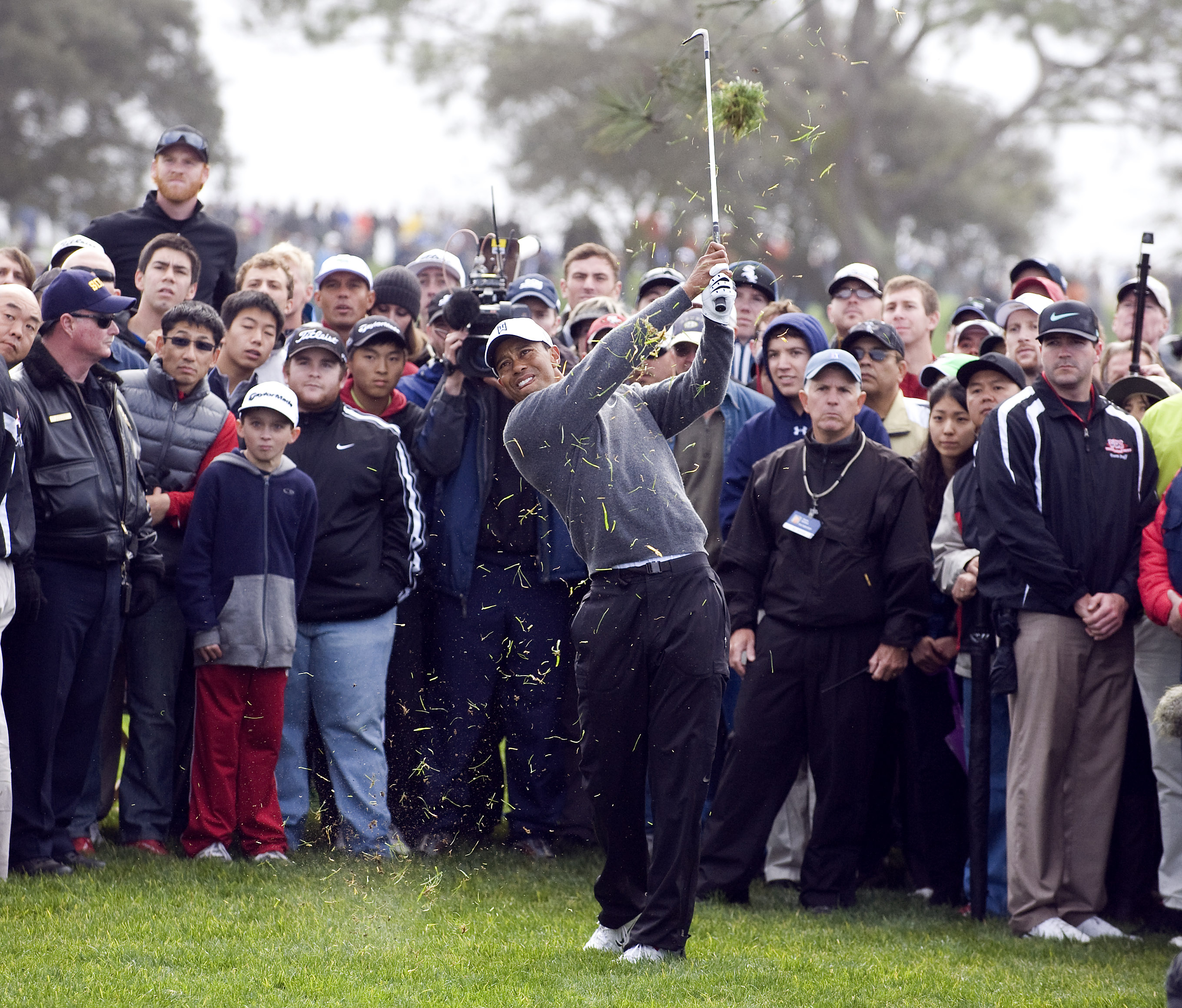 Tiger Woods Photo Shows People Are Obsessed With Capturing Moments