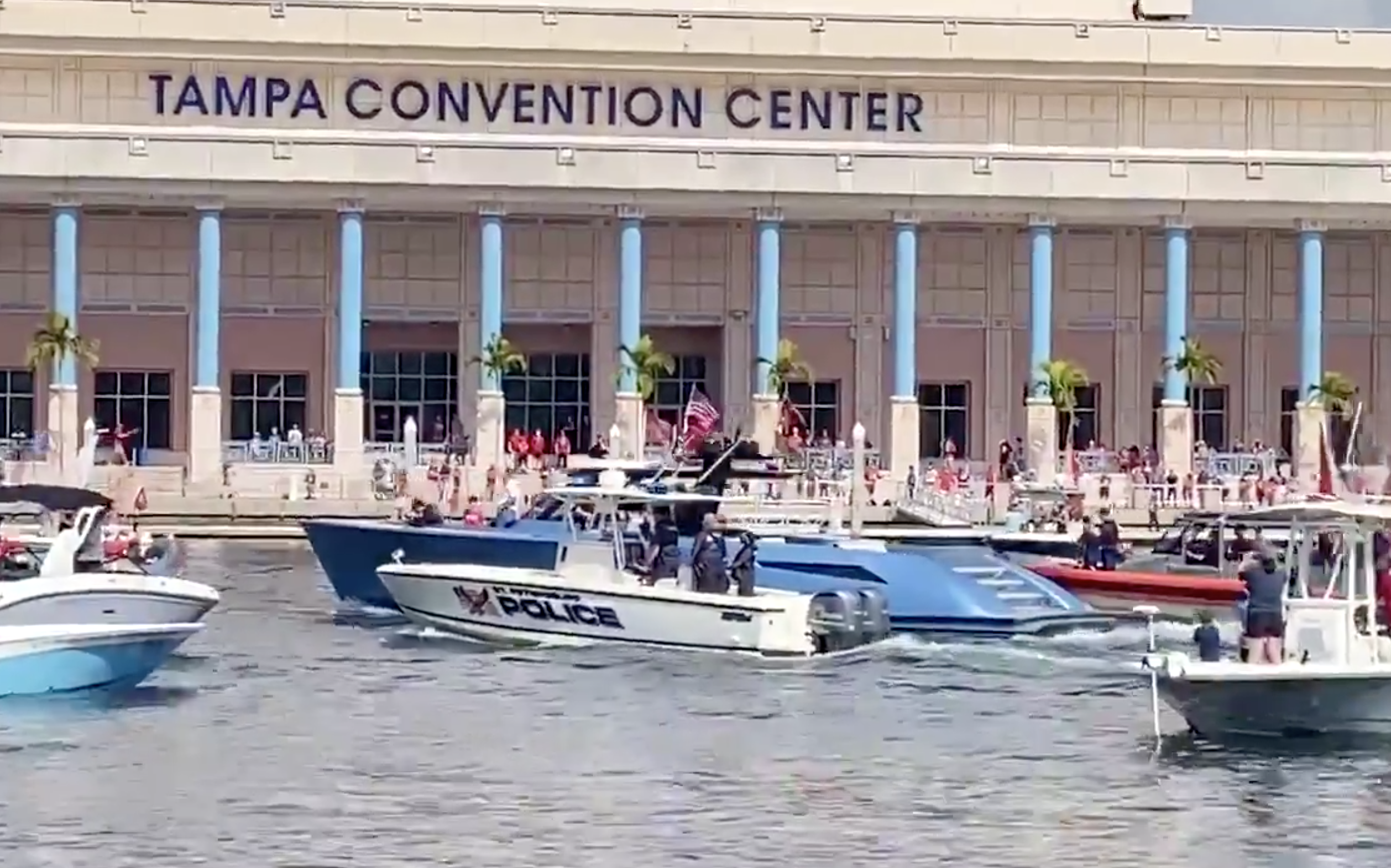 Tom Brady rolled up to the Buccaneers' Super Bowl parade in his new $2  million boat, This is the Loop