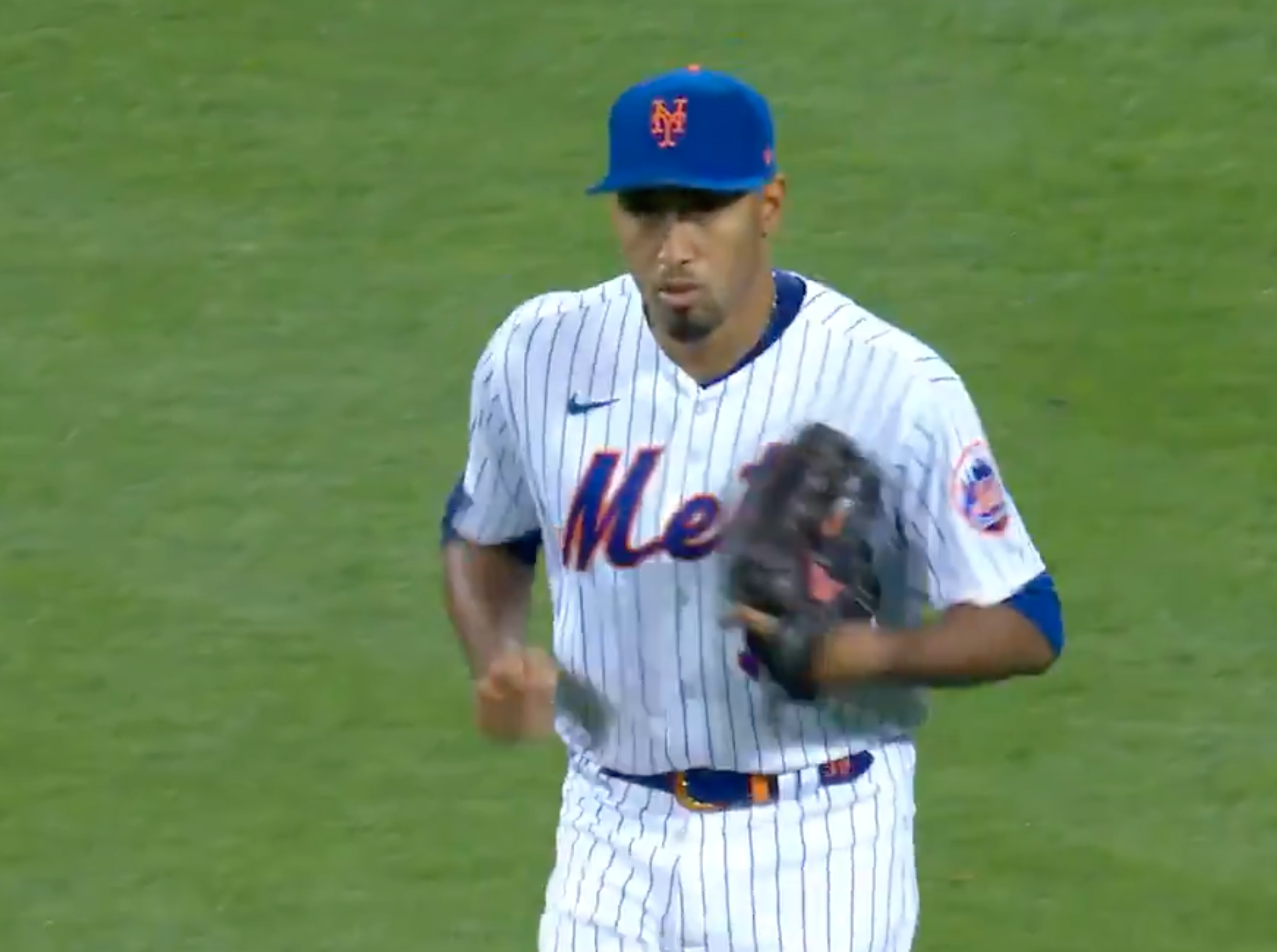 Edwin Diaz is back and apparently so is his hilarious entrance