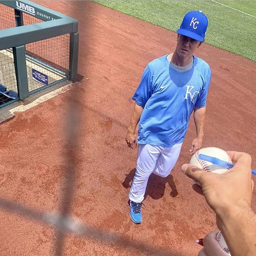 Zack Greinke allegedly pretending to sign a kid's ball and instead
