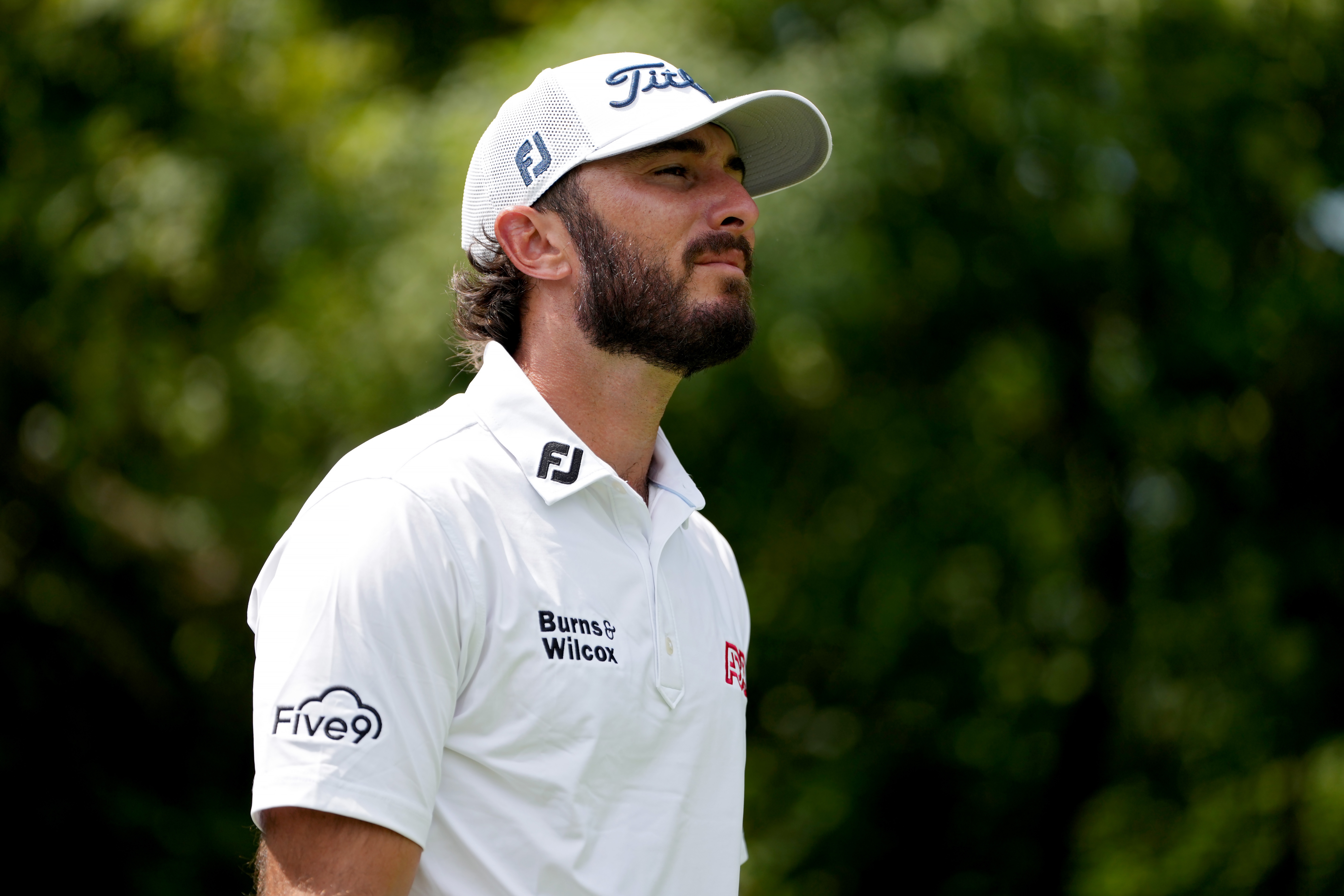 Max Homa misses 2-foot putt and makes triple bogey, lets BMW chasers back into mix Golf News and Tour Information GolfDigest
