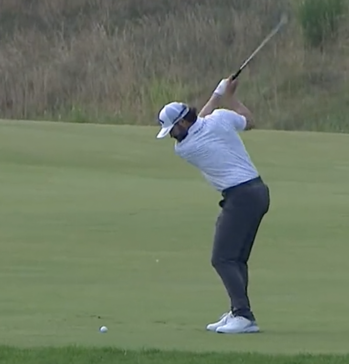 This is it, this is the most preposterous putting grip we've ever seen, This is the Loop
